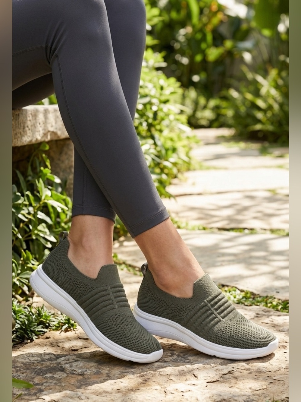 SIZE 9.5 Clarks® Cloudsteppers Women's Olive Green Knit Slip-On Comfort Shoe